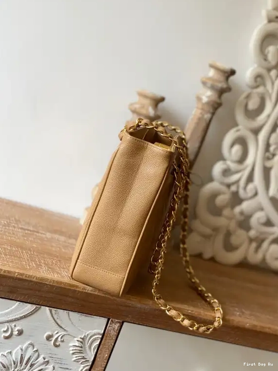 First Bag Ru CHANEL TOTE VINTAGE 0630